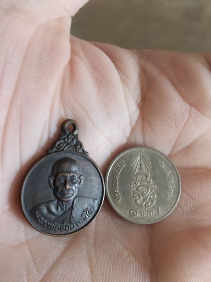 พระเหรียญเนื้อทองแดงรูปทรงกลม(พระหลวงพ่อจ้อยเขมิโยวัดถ้ำมังกรทอง(ศิษย์พระหลวงพ่อปาน)(จังหวัดกาญจนบุรี))พระบ้านพระเครื่องรางของมงคล รูปที่ 4