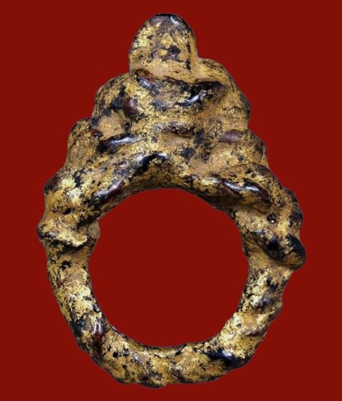 แหวนพิรอด ทรงหมวกเจ็ก หลวงปํูยิ้ม วัดหนองบัว กาณจนบุรี ลงรัก ปิดทอง เก่า ยุคแรกๆ 