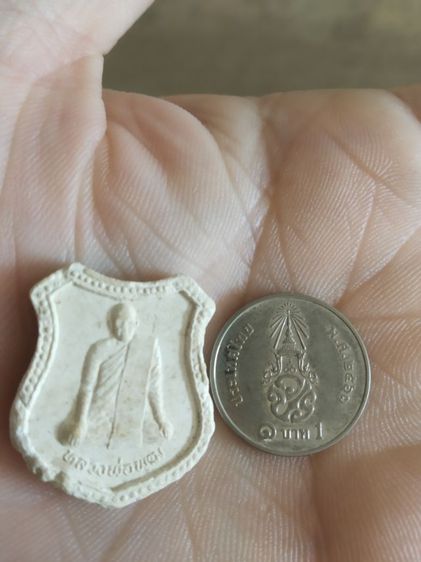 พระเนื้อว่านผสมผง(พระรูปเหมือนพระหลวงพ่อพุฒ(รุ่นแรกรุ่นบารมีใครมีรวย)(วัดพวงมาลัย)(สมุทรสงครามปี2537))พระบ้านพระเครื่องรางของมงคล รูปที่ 7