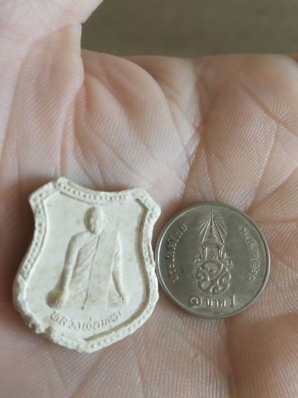 พระเนื้อว่านผสมผง(พระรูปเหมือนพระหลวงพ่อพุฒ(รุ่นแรกรุ่นบารมีใครมีรวย)(วัดพวงมาลัย)(สมุทรสงครามปี2537))พระบ้านพระเครื่องรางของมงคล รูปที่ 3
