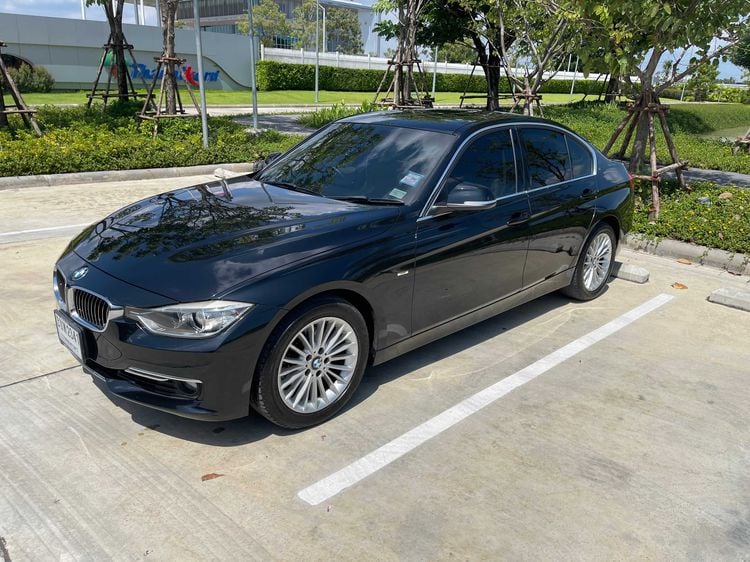 BMW Series 3 2015 320i Sedan เบนซิน ไม่ติดแก๊ส เกียร์อัตโนมัติ ดำ รูปที่ 3