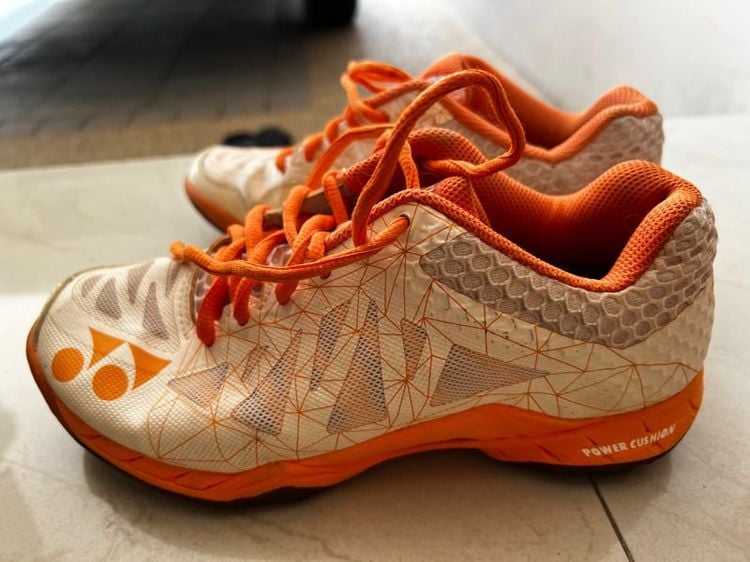 รองเท้ากีฬาYonex เบอร์ 37 สีส้ม นุ่มสบาย
