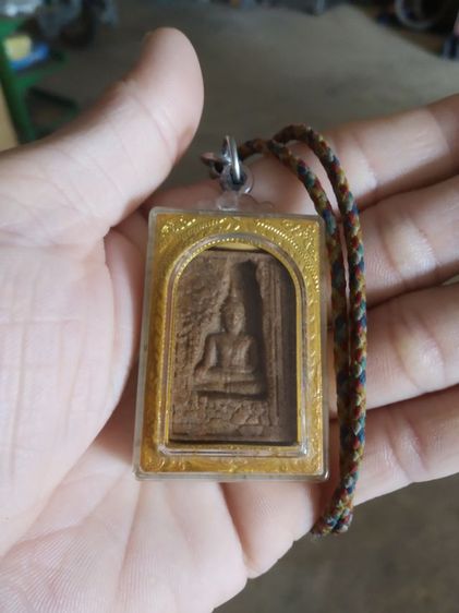 พระเนื้อผงกระเบื้องหลังคาโบสถ์(พระมงคลบพิตร(วัดมงคลบพิตร)(พระวิหารพระมงคลบพิตร)(พระนครศรีอยุธยาปี2539))พระบ้านพระเครื่องรางของมงคล รูปที่ 3