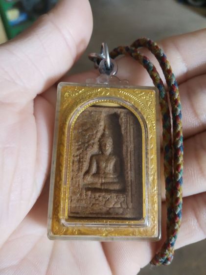 พระเนื้อผงกระเบื้องหลังคาโบสถ์(พระมงคลบพิตร(วัดมงคลบพิตร)(พระวิหารพระมงคลบพิตร)(พระนครศรีอยุธยาปี2539))พระบ้านพระเครื่องรางของมงคล รูปที่ 2