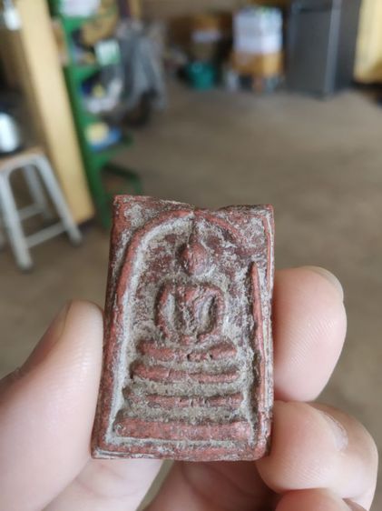 พระเนื้อมวลสารผสมว่านสบู่เลือด(พระพิมพ์พระสมเด็จหลังเรียบ(ไม่ทราบพระเกจิที่สร้าง)(เนื้อออกแดงมีตำหนิแตกหัก))พระบ้านพระเครื่องรางของมงคล รูปที่ 5