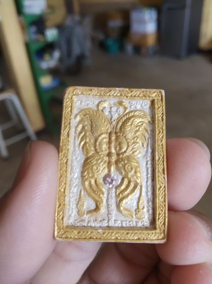 พระเนื้อว่านผสมผง(พระเทพจำแลงพระภมรลงลายทองเล็กน้อยหลังเรียบ(ไม่ทราบเกจิที่สร้าง110202))พระบ้านพระเครื่องรางของมงคล รูปที่ 2