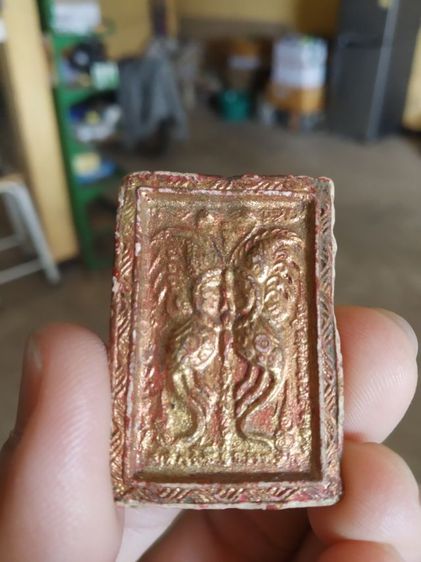 พระเนื้อว่านผสมผง(พระจำแลงพระภมรหลังพระเทพสาริกาคู่(ผิวออกสายรุ้ง)(ไม่ทราบเกจิที่สร้าง110201))พระบ้านพระเครื่องรางของมงคล รูปที่ 8