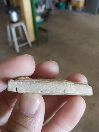 พระเนื้อผงผสมมวลสาร(พระขุนแผน(พระหลวงพ่อศักดิ์ชัย)วัดลิ้นทอง(พระซ่อมไม่ทราบรุ่น)(จังหวัดอ่างทอง))พระบ้านพระเครื่องนางของมงคล รูปที่ 12