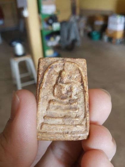 พระเนื้อผงผสมว่าน(พระสมเด็จหลังเรียบเนื้อออกสีเหลืองเข้ม(ไม่ทราบเกจิที่สร้าง)(110352)(ไม่ทราบรุ่นและอายุ))พระบ้านพระเครื่องรางของมงคล รูปที่ 2