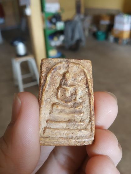 พระเนื้อผงผสมว่าน(พระสมเด็จหลังเรียบเนื้อออกสีเหลืองเข้ม(ไม่ทราบเกจิที่สร้าง)(110352)(ไม่ทราบรุ่นและอายุ))พระบ้านพระเครื่องรางของมงคล รูปที่ 3