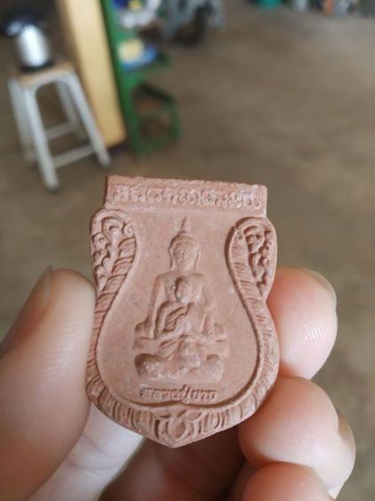 พระเนื้อผงผสมว่านพิมพ์ใบเสมา(พระหลวงปู่ขาววัดมอสำราญ(รุ่นเศรษฐีมีทรัพย์)(จังหวัดกำแพงเพชร))พระบ้านพระเครื่องรางของมงคล รูปที่ 2