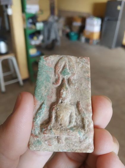 พระเนื้อดินผสมผงและว่าน(พระพิมพ์พระพุทธเป็นพระพิมพ์กลางด้านหลังมีครุฑ(บอกไม่ได้ว่าเกจิใดเป็นผู้สร้าง))พระบ้านพระเครื่องรางของมงคล รูปที่ 3