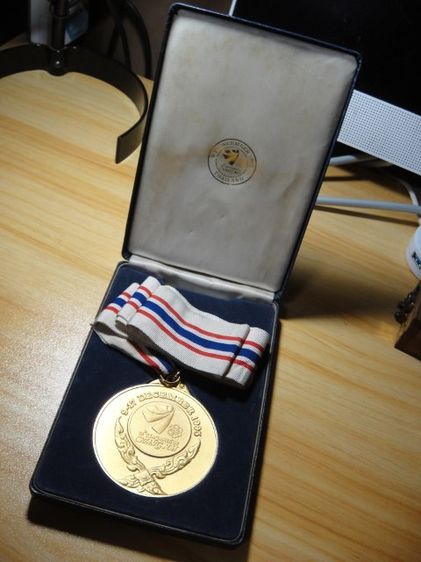 เหรียญทอง SEAGAME 1995 สำหรับนักกีฬา ประเภทวิ่ง ขนาดใหญ่ 7cm . พร้อมกล่องเดิม