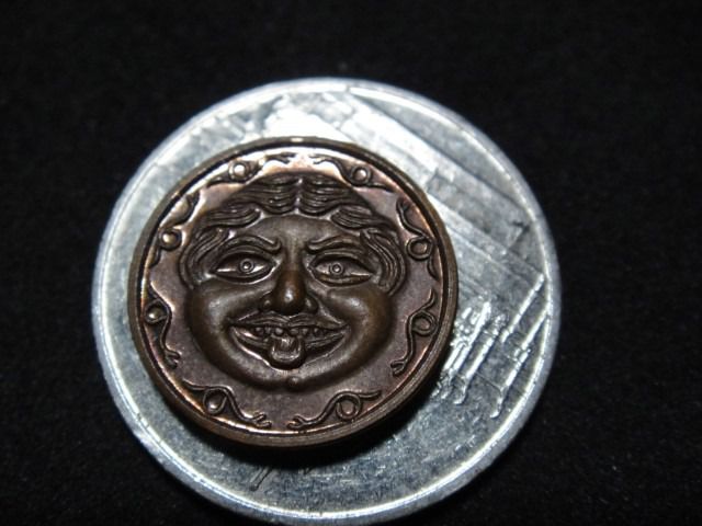 เหรียญกอร์กอน ช่องส่องผีรุ่นสอง เนื้อทองแดง (เหรียญที่2) รูปที่ 6