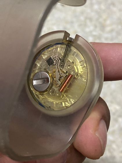 นาฬิกายี่ห้อ SWATCH  สวิสเมด  ของแท้มือสอง กำไลเหลี่ยม งานแปลก  ข้อมือ ประมาณ 6 นิ้ว 350฿ รูปที่ 3
