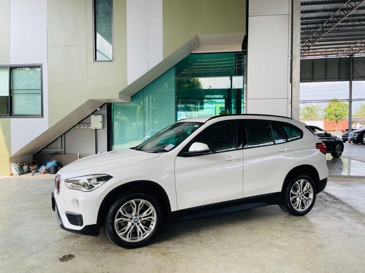 BMW X1 2019 1.5 sDrive18i Iconic Sedan เบนซิน ไม่ติดแก๊ส เกียร์อัตโนมัติ ขาว