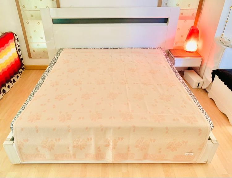 ผ้าห่ม หรือผ้าคลุมเตียง ขนาด 5.5-6ฟุต งานผ้าทอลายสีน้ำตาลลายดอก ยี่ห้อ BEKIN TEX GOLD (สภาพใหม่) มือสองสภาพดี สินค้าญี่ปุ่น-เกาหลีแท้ รูปที่ 1