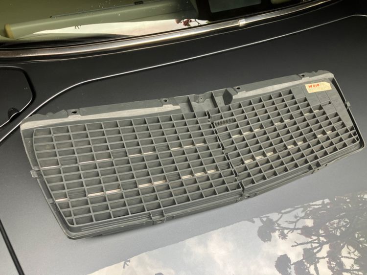 กระจังหน้า Benz W210 ตากลมรุ่นแรก ของแท้ มือสอง รุ่นปี 1996 1997 1998 1999 รูปที่ 7