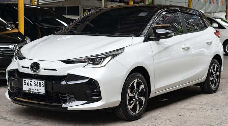 Toyota Yaris 2024 1.2 Premium Sedan เบนซิน เกียร์อัตโนมัติ ขาว รูปที่ 2