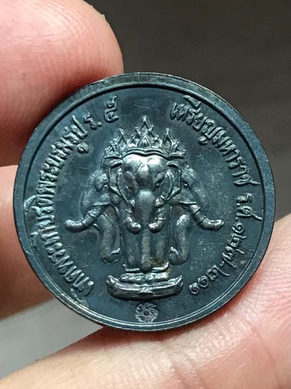 เหรียญ ในหลวง รัชกาลที่ ๕ หลัง ช้างสามเศียร ร.ศ.๒๑๑(พ.ศ.๒๕๓๕) เนื้อเงิน สวยครับ รูปที่ 2