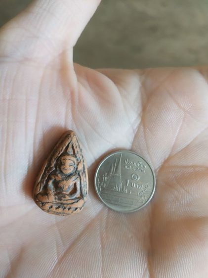 พระเนื้อดินเผาพิมพ์หยดน้ำ(พระพุทธชินราชใบมะยมหลังเรียบ(รุ่นเหนือเนรมิต)วัดราชบูรณะ(จังหวัดพิษณุโลกปี2549))พระบ้านพระเครื่องรางของมงคล รูปที่ 2