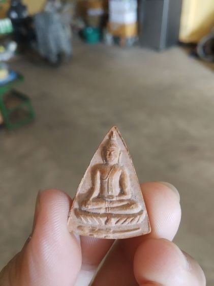 พระเนื้อดิน(พระพิมพ์พระพุทธมีลักษณะคล้ายพระหลวงพ่อสังวาลย์หลังยันต์(ไม่ทราบพระเกจิที่สร้าง))พระบ้านถ้าเครื่องรางของมงคล รูปที่ 2