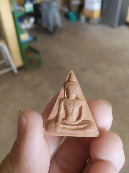 พระเนื้อดินผสมผง(พระพิมพ์พระนางพญาหลังหมายเลขหนึ่ง(ไม่ทราบพระเกจิที่สร้าง))พระบ้านพระเครื่องรางของมงคล รูปที่ 2