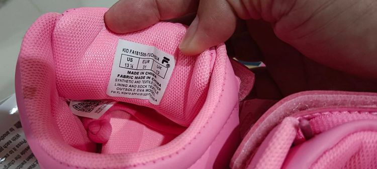 ขาย 500 บาท รองเท้า FILA ของแท้ เบอร์ 31 เท้ายาวไม่เกิน 22cm ใส่ได้ สภาพใหม่มากพื้นเต็ม ยังไม่เคยใส่ราคาต่อรองได้  รูปที่ 5