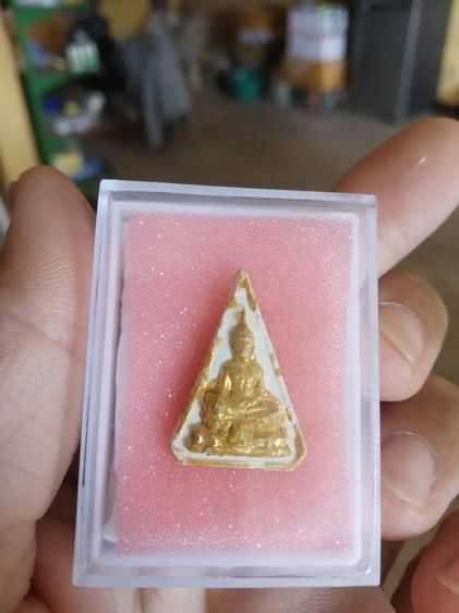 พระเนื้อผงพิมพ์เล็ก(พระพิมพ์พระนางพญา(พระหลวงปู่เผือก)(พระเกจิ)วัดกิ่งแก้ว(สมุทรปราการ))พระเครื่องรางของมงคลปี2522(รุ่นพุทธนิมิตรมงคลเก้า) รูปที่ 4