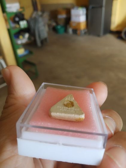 พระเนื้อผงพิมพ์เล็ก(พระพิมพ์พระนางพญา(พระหลวงปู่เผือก)(พระเกจิ)วัดกิ่งแก้ว(สมุทรปราการ))พระเครื่องรางของมงคลปี2522(รุ่นพุทธนิมิตรมงคลเก้า) รูปที่ 9