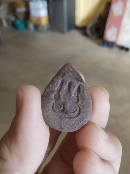 พระเนื้อว่านผสมผงพิมพ์หยดน้ำ(พระรูปเหมือนพระครูบาศรีวิชัยหลังยันต์พระเจ้าห้าพระองค์(วัดบ้านปาง)(จังหวัดเชียงใหม่))พระเครื่องรางของมงคล รูปที่ 11