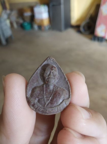 พระเนื้อว่านผสมผงพิมพ์หยดน้ำ(พระรูปเหมือนพระครูบาศรีวิชัยหลังยันต์พระเจ้าห้าพระองค์(วัดบ้านปาง)(จังหวัดเชียงใหม่))พระเครื่องรางของมงคล รูปที่ 5