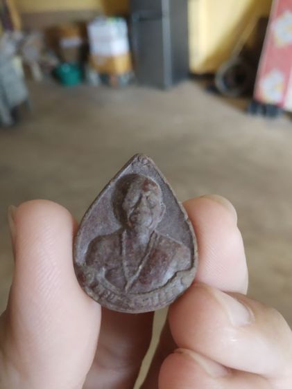 พระเนื้อว่านผสมผงพิมพ์หยดน้ำ(พระรูปเหมือนพระครูบาศรีวิชัยหลังยันต์พระเจ้าห้าพระองค์(วัดบ้านปาง)(จังหวัดเชียงใหม่))พระเครื่องรางของมงคล รูปที่ 7