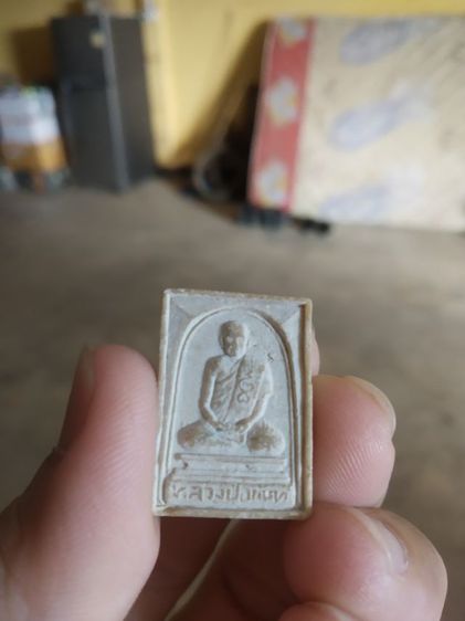 พระเนื้อผงน้ำมันพิมพ์เล็ก(พระรูปเหมือนพระหลวงพ่ออนันต์หลังเสือ(วัดดอนมะเกลือ)(จังหวัดสุพรรณบุรี))พระบ้านพระเครื่องรางของมงคล รูปที่ 3