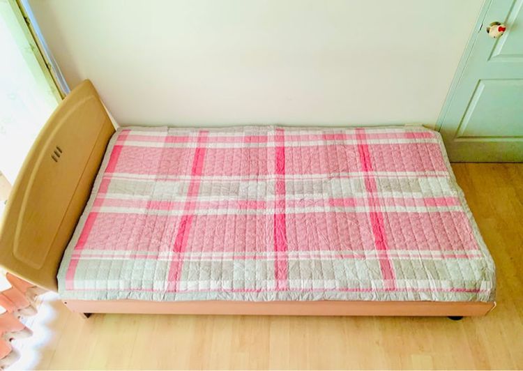 ผ้าปูรองนอน ขนาด 3.5ฟุต สีชมพูตารางลายวินเทจ (ใหม่) มือสองสภาพดี สินค้าญี่ปุ่น-เกาหลีแท้