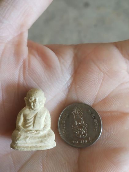 พระเนื้อผง(พระเนื้อผงเป็นพระรูปลอยพระหลวงพ่อเงินวัดบางคลาน(จังหวัดพิจิตร))พระบ้านพระเครื่องรางของมงคล รูปที่ 2