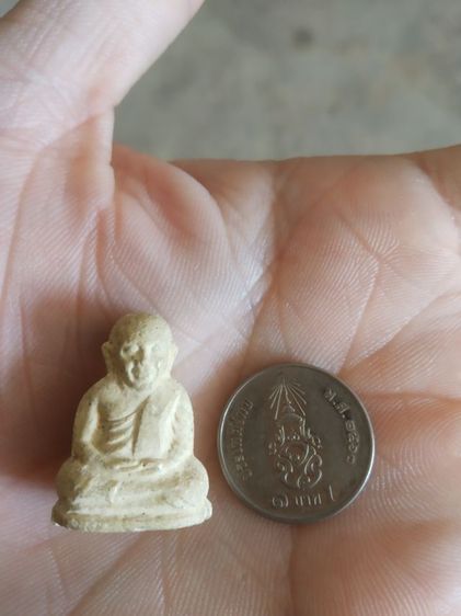 พระเนื้อผง(พระเนื้อผงเป็นพระรูปลอยพระหลวงพ่อเงินวัดบางคลาน(จังหวัดพิจิตร))พระบ้านพระเครื่องรางของมงคล รูปที่ 3