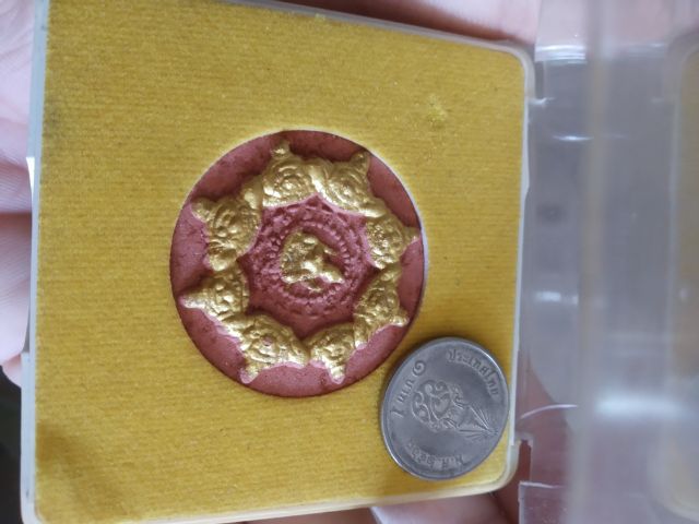 พระเนื้อว่านผสมผงสีออกแดง(พระพุทธสิหิงค์หลังท้าวจตุคามรามเทพ(วัดพระมหาธาตุ)(รุ่นส่งน้ำพระบรมธาตุเงินไหลมา2)(นครศรีธรรมราชปี2550))พระของมงคล รูปที่ 6