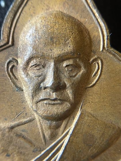 เหรียญดอกจิก หลวงพ่อขอม วัดโพธาราม(ไผ่โรงวัว) หลัง พระพุทธโคดม จ.สุพรรณบุรี ปี๒๕๐๕ เนื้อทองแดง   รูปที่ 5