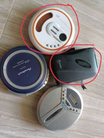 เครื่องเล่น CD ยุกต์ 90 มีอะแดปเตอร์ให้ กับเทป(มีfm)ที่วงไว้ใช้ได้ รูปที่ 1