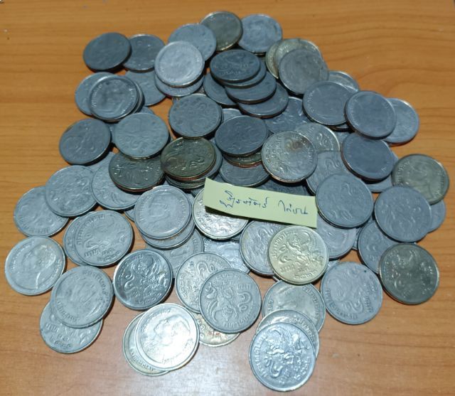เหรียญไทย เหรียญ 5 บาทครุฑเฉียงปี 20 และปี 22 คละกัน