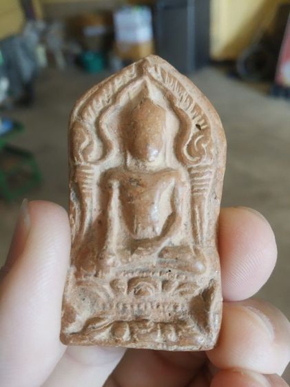 พระเนื้อดินพิมพ์ใหญ่(พระพิมพ์พระยอดขุนพลหลังเรียบ(ไม่ทราบพระเกจิที่สร้าง)(ไม่ทราบรุ่นและอายุ)(200201))พระบ้านพระเครื่องรางของมงคล รูปที่ 3