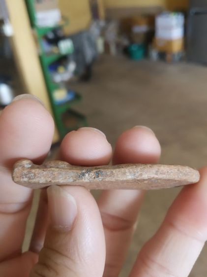 พระเนื้อดินพิมพ์ใหญ่(พระพิมพ์พระยอดขุนพลพิมพ์ใหญ่ทรงใบเสมาหลังเรียบ(ไม่ทราบพระเกจิที่สร้าง)(ไม่ทราบรุ่นและอายุ))พระบ้านพระเครื่องรางของมงคล รูปที่ 12