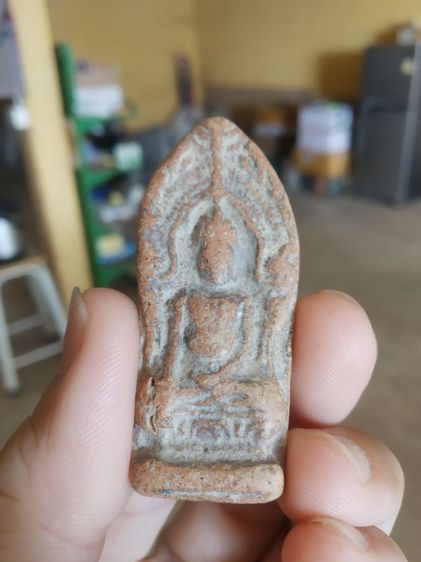 พระเนื้อดินพิมพ์ใหญ่(พระพิมพ์พระยอดขุนพลพิมพ์ใหญ่ทรงใบเสมาหลังเรียบ(ไม่ทราบพระเกจิที่สร้าง)(ไม่ทราบรุ่นและอายุ))พระบ้านพระเครื่องรางของมงคล รูปที่ 5