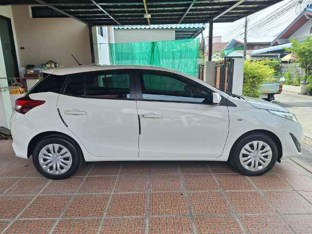 Toyota Yaris 2019 1.2 J Sedan เบนซิน ไม่ติดแก๊ส เกียร์อัตโนมัติ ขาว รูปที่ 2