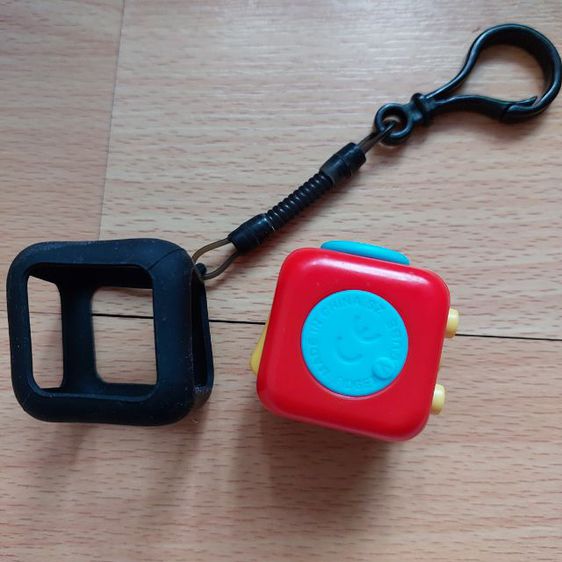 fidget cube ของแท้ พร้อมพวงกุญแจแท้ รูปที่ 2