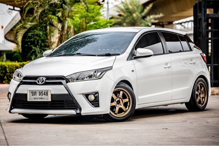 Toyota Yaris 1.2G ปุ่มสตาท์ ปี2014 สีขาว