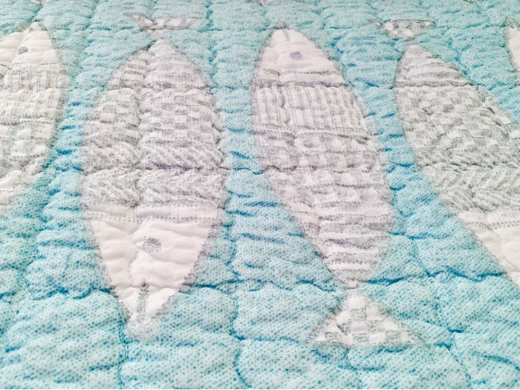 ผ้าปูรองนอน (แบบหนา) ขนาด 3.5ฟุต สีฟ้าลายปลาญี่ปุ่น ยี่ห้อ Ebline (ใหม่) มือสองสภาพดี สินค้าญี่ปุ่น-เกาหลีแท้ รูปที่ 4