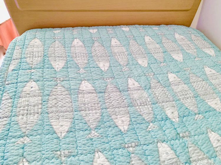 ผ้าปูรองนอน (แบบหนา) ขนาด 3.5ฟุต สีฟ้าลายปลาญี่ปุ่น ยี่ห้อ Ebline (ใหม่) มือสองสภาพดี สินค้าญี่ปุ่น-เกาหลีแท้ รูปที่ 3