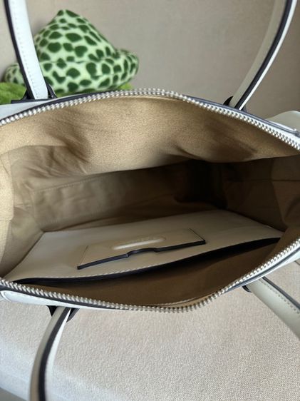 กระเป๋า Givenchy ทรงทำงาน สีขาว รูปที่ 11